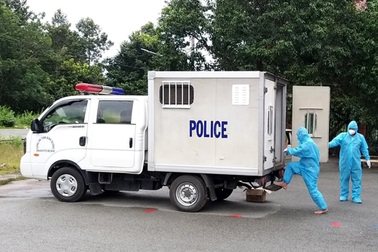 Bắt giam 3 F0 ăn nhậu trong khu cách ly, đánh dân quân cơ động