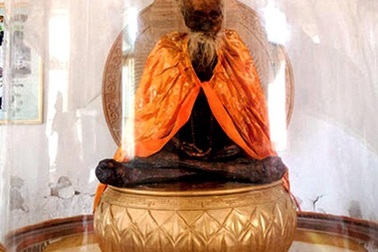 Người dân Trung Quốc đổ xô chiêm bái... xác ướp thầy tu 102 tuổi