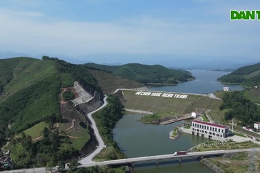 Kỳ vỹ Ngàn Trươi - hồ thủy lợi có đập đất cao nhất Việt Nam