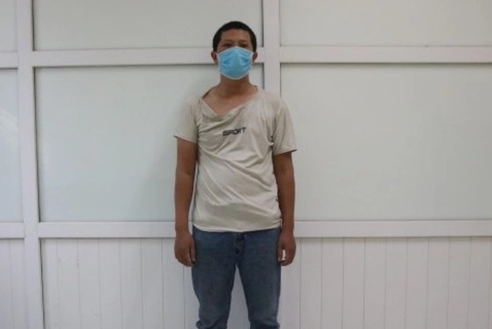 Đối tượng nghiện ma túy, cầm dao đuổi chém cán bộ chốt kiểm dịch bị khởi tố - 1 Đối tượng nghiện ma túy, cầm dao đuổi chém cán bộ chốt kiểm dịch bị khởi tố - 1