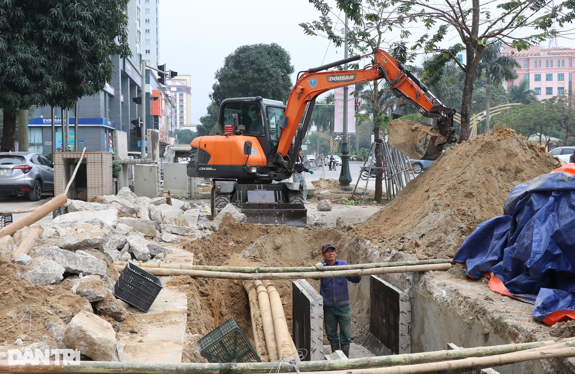 Gần Tết, nhiều tuyến vỉa hè ở thành phố Vinh đang bị xới tung - 5 Gần Tết, nhiều tuyến vỉa hè ở thành phố Vinh đang bị xới tung - 5