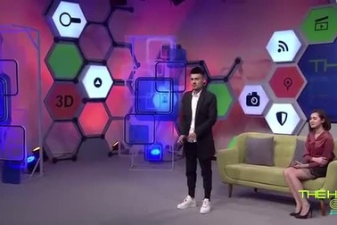 Hoa Vinh hát live trên sóng truyền hình.