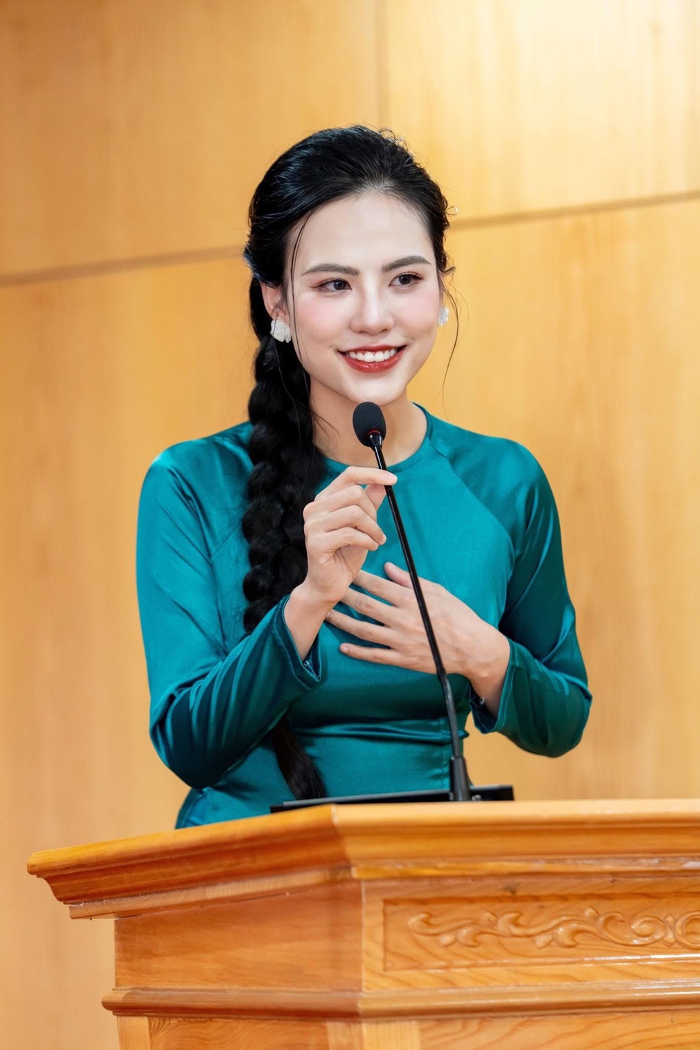 Chân dung nữ nhà báo chinh phục Học bổng Nhà báo châu Á - 1 Chân dung nữ nhà báo chinh phục Học bổng Nhà báo châu Á - 1