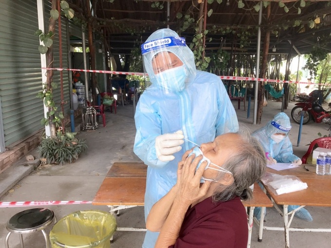 Hiện hầu hết những ca nhập viện đều là người thuộc nhóm nguy cơ, trong đó có những người chưa tiêm đủ vaccine phòng COVID-19 theo quy định của Bộ Y tế. 