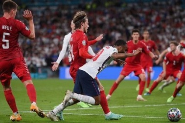 "Quả phạt đền tưởng tượng khiến Đan Mạch rời cuộc chơi cay đắng"