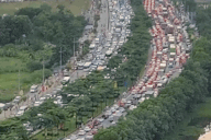 Tắc đường tới Triển lãm Quốc gia: Khách đi 6 tiếng mới tới, thấy xứng đáng