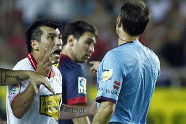 Barcelona lại chiến thắng nhờ dấu ấn trọng tài?