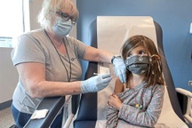 Ủy ban cố vấn FDA ủng hộ tiêm vaccine Pfizer cho trẻ từ 5-11 tuổi