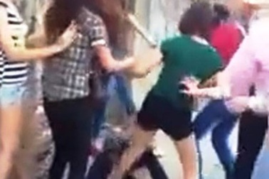 Vụ cô gái trẻ bị đánh hội đồng trên phố: Người chủ mưu đã đến công an trình diện