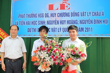 Hội Khuyến học Nghệ An trao thưởng học sinh giỏi quốc gia