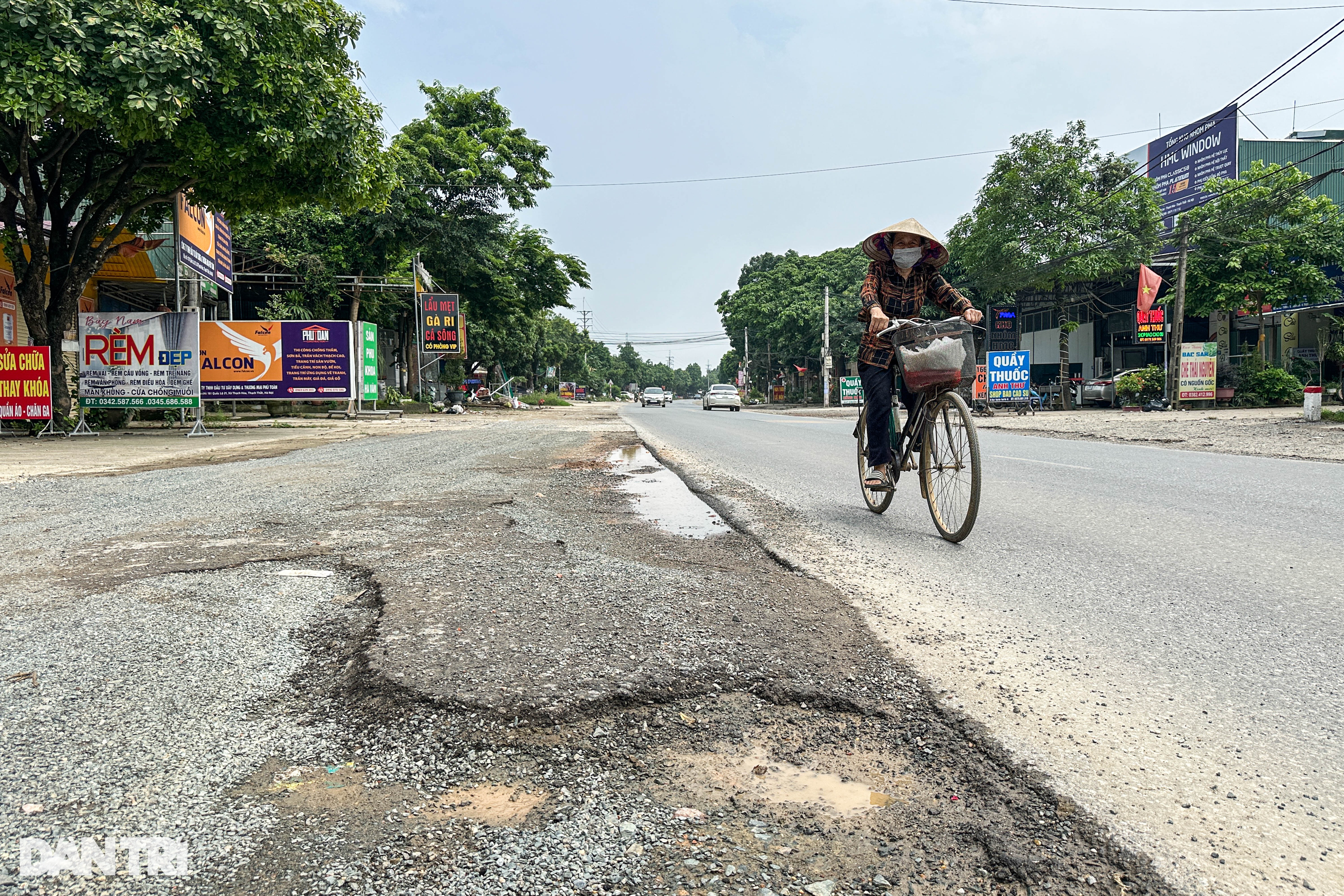 View - Hiện trạng tuyến đường dài hơn 25km, đề xuất chi gần 19.000 tỷ để nâng cấp | Báo Dân trí