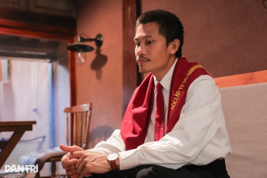 Diễn viên Phương Nam từng nhịn ăn, đi bộ đến trường học