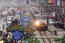 Ẩn họa đường tàu hỏa trong nội thành Hà Nội