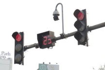 Cục CSGT lý giải đèn tín hiệu "đang xanh nhảy sang đỏ"