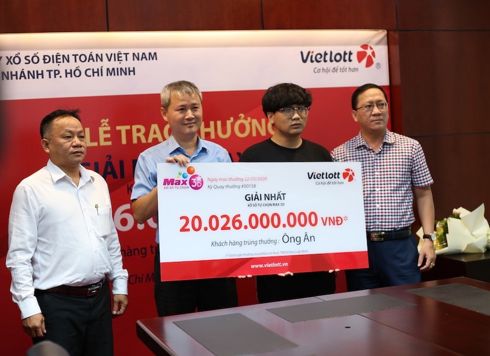 Một sinh viên trúng số 20 tỷ đồng không đeo mặt nạ - 1 Một sinh viên trúng số 20 tỷ đồng không đeo mặt nạ - 1