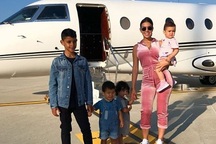 Ronaldo và bạn gái trở về sau kỳ nghỉ tại Hi Lạp