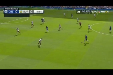 Chelsea - Burnley: Phút 14, Cahill nhận thẻ đỏ