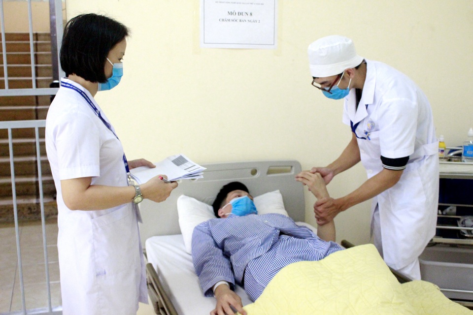 Thứ trưởng Lê Tấn Dũng kiểm tra công tác tổ chức thi kỹ năng nghề Quốc gia - 4 Thứ trưởng Lê Tấn Dũng kiểm tra công tác tổ chức thi kỹ năng nghề Quốc gia - 4