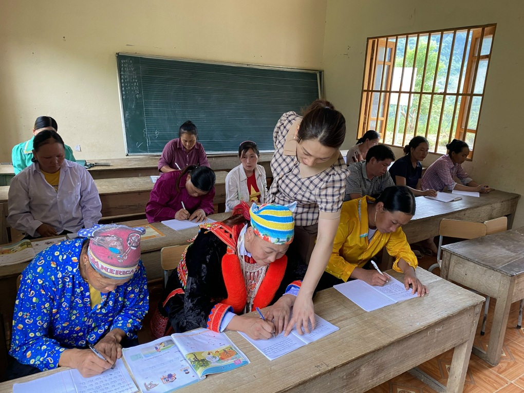 Những câu chuyện trên hành trình tìm con chữ ở Khuổi Bốc - 1 Những câu chuyện trên hành trình tìm con chữ ở Khuổi Bốc - 1