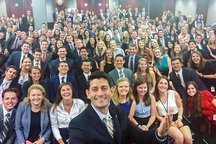 Hai bức ảnh "tự sướng" gây xôn xao Quốc hội Mỹ