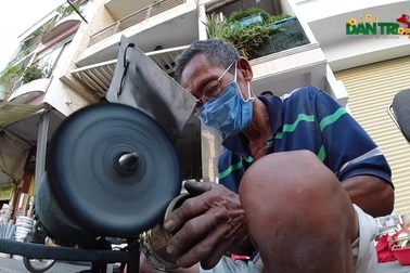 Đệ nhất cao thủ đánh bóng lư đồng Sài Gòn