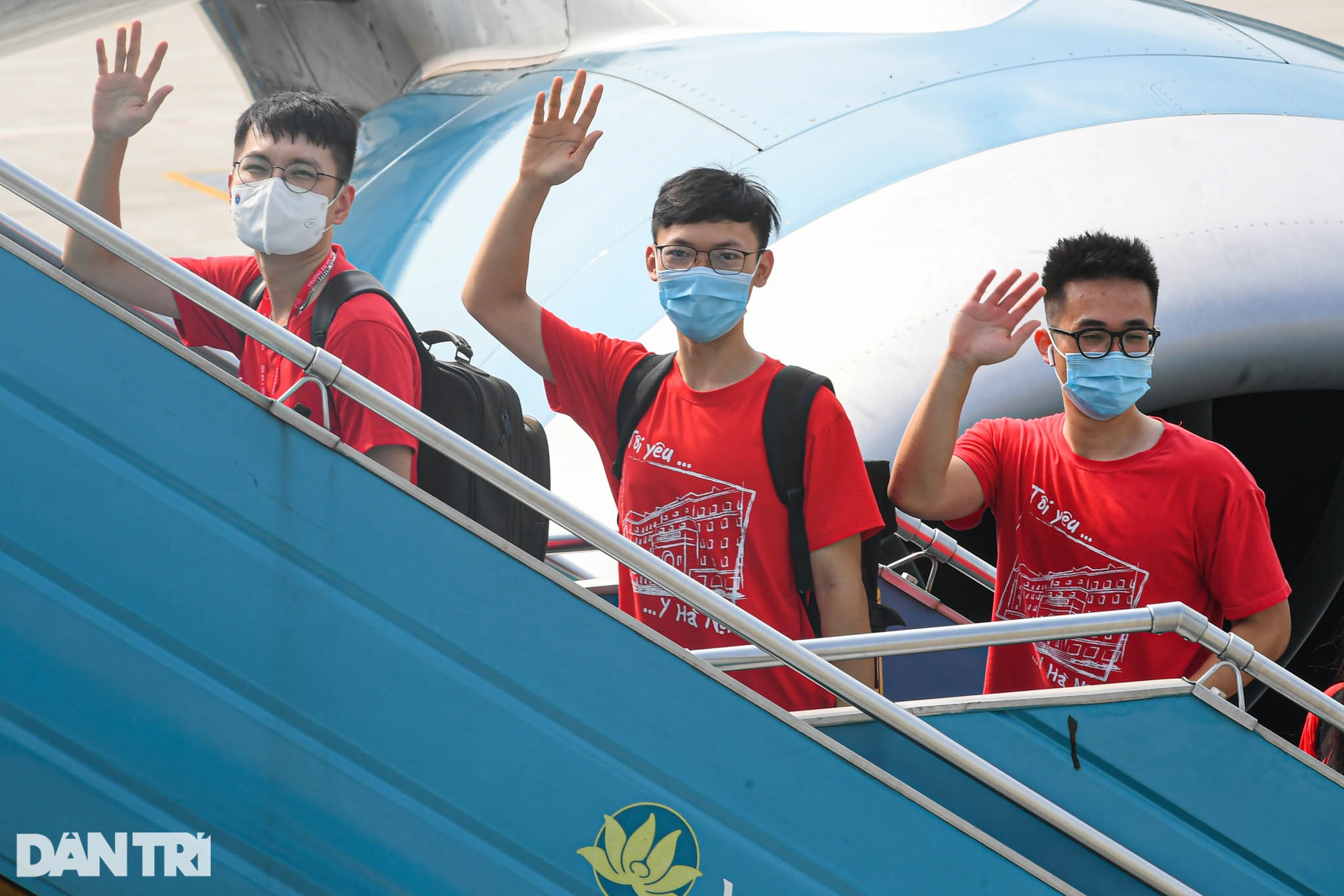 Chuyến bay đầu đời và quyết tâm chống dịch của sinh viên Đại học Y Hà Nội - 9 Chuyến bay đầu đời và quyết tâm chống dịch của sinh viên Đại học Y Hà Nội - 9