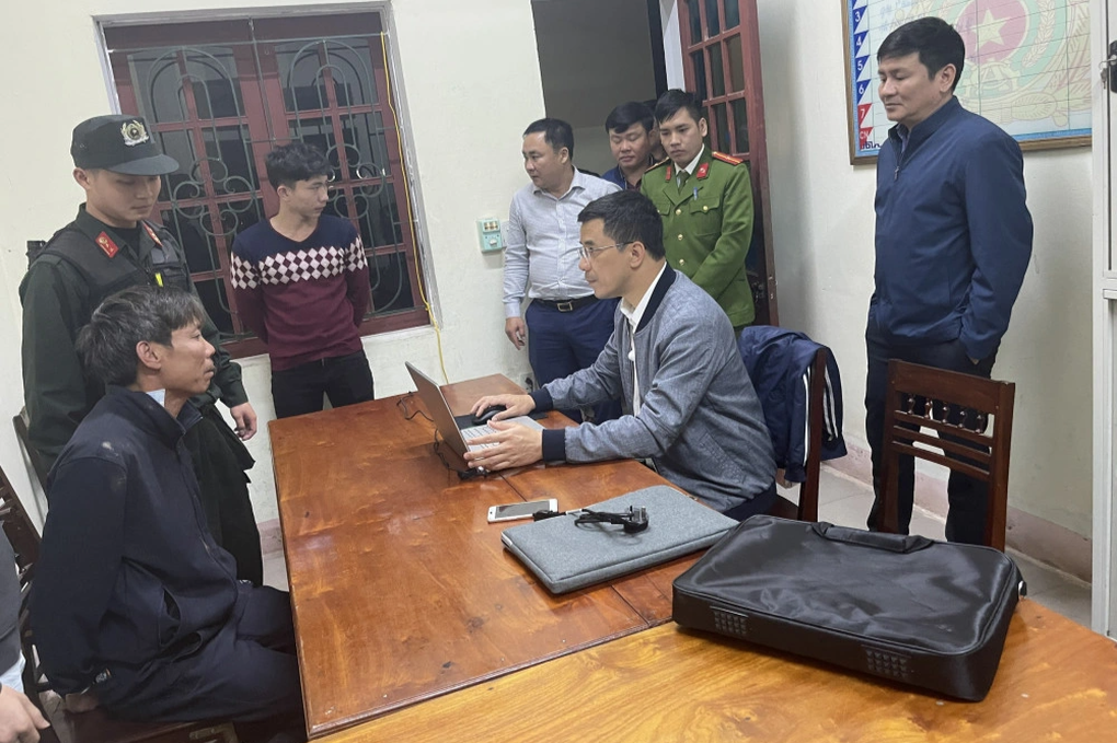 Giấu hai bao tải ma túy bên vệ đường - 2 Giấu hai bao tải ma túy bên vệ đường - 2