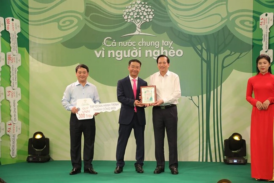 Tổng Bí thư, Chủ tịch nước kêu gọi giúp đỡ người nghèo, đồng bào vùng lũ - 5 Tổng Bí thư, Chủ tịch nước kêu gọi giúp đỡ người nghèo, đồng bào vùng lũ - 5
