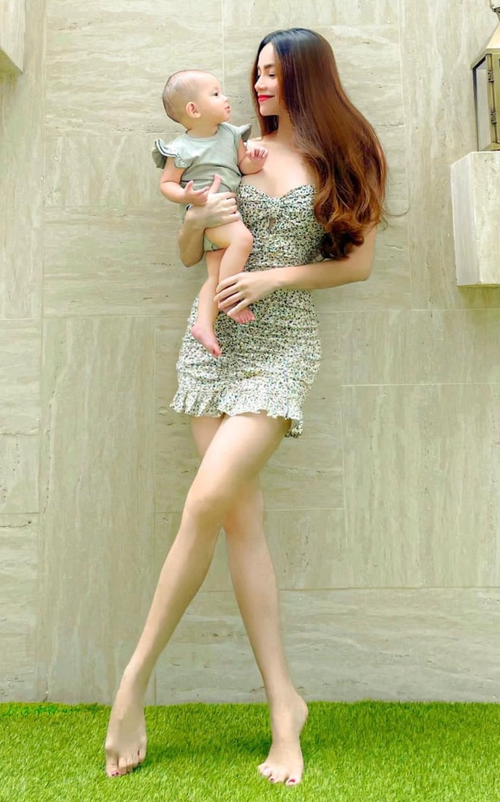 Hồ Ngọc Hà nổi bật khi chụp ảnh thời trang sành điệu cùng cặp đôi song sinh - 1 Hồ Ngọc Hà nổi bật khi chụp ảnh thời trang sành điệu cùng cặp đôi song sinh - 1