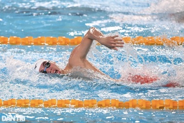 Kình ngư Nguyễn Huy Hoàng bất ngờ giành HCV giải bơi vô địch châu Á