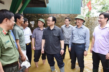 Bí thư Hà Nội: Bà con cần gì thì hỗ trợ đó chứ không phải suốt ngày mì tôm!