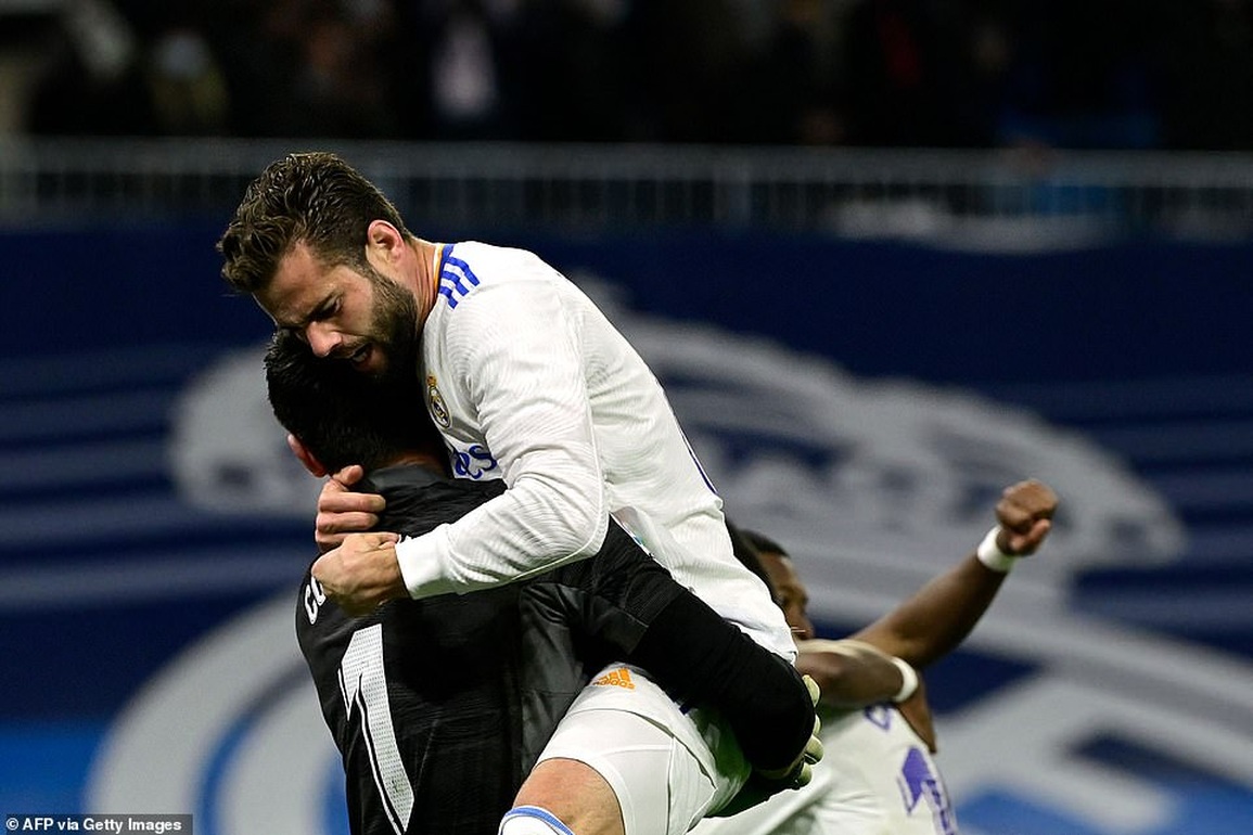 Real Madrid đánh bại Atletico, Barcelona chìm sâu vào khủng hoảng - 8 Real Madrid đánh bại Atletico, Barcelona chìm sâu vào khủng hoảng - 8