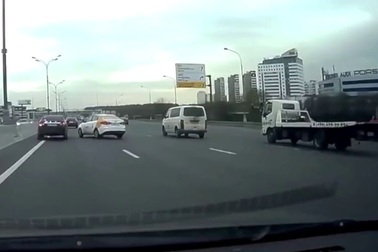 Xin đường hay cướp đường?