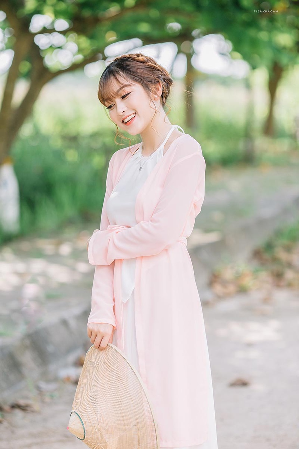 Nét duyên thầm của thiếu nữ quê quan họ Bắc Ninh trong bộ áo yếm - 4 Nét duyên thầm của thiếu nữ quê quan họ Bắc Ninh trong bộ áo yếm - 4