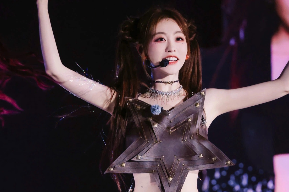 Dàn mỹ nhân "Đạp Gió 2025" gây sốt khi diện váy áo gợi cảm, bắt mắt