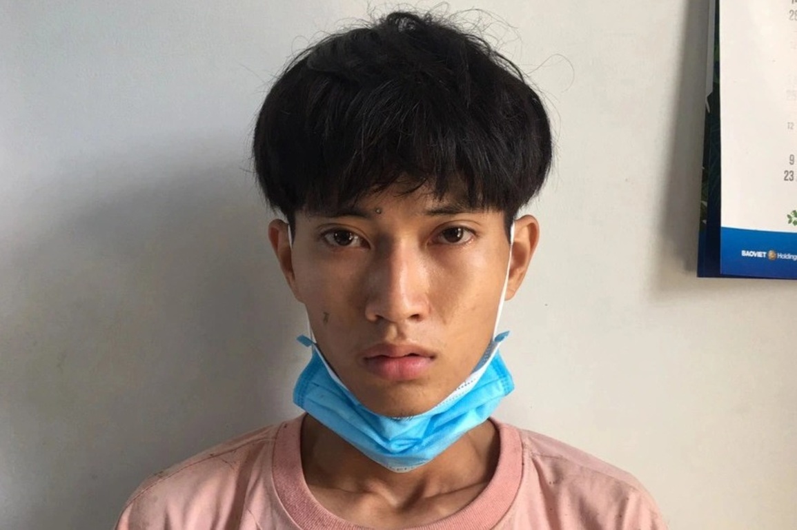 Giả vờ bán tôm để cướp tiền của thương lái - 1 Giả vờ bán tôm để cướp tiền của thương lái - 1