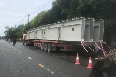 Tài xế không giấy phép lái xe, chở hàng siêu trọng không giấy phép lưu hành