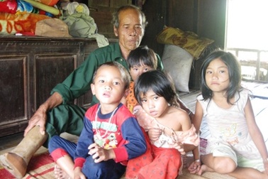 “Dũng sĩ diệt Mỹ” một đời chăm trẻ mồ côi 