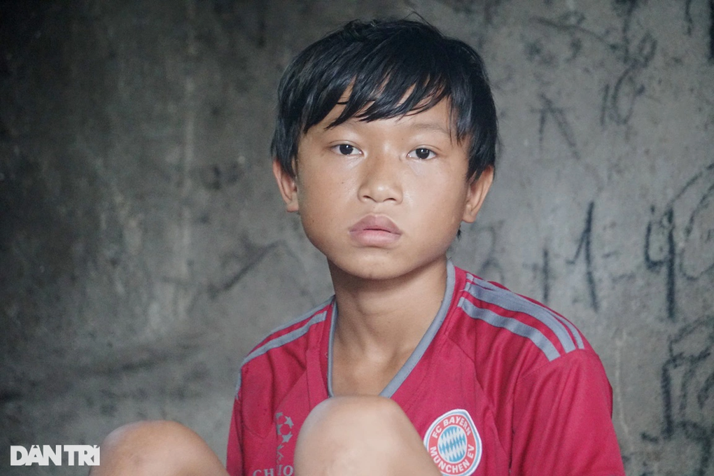 Bố bị tai biến, mẹ mất vì ung thư, chàng trai trẻ lo đàn em phải bỏ học - 8