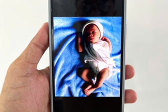 Cô gái 23 tuổi gửi con mới sinh cho đồng nghiệp cũ rồi biệt tăm ở TPHCM