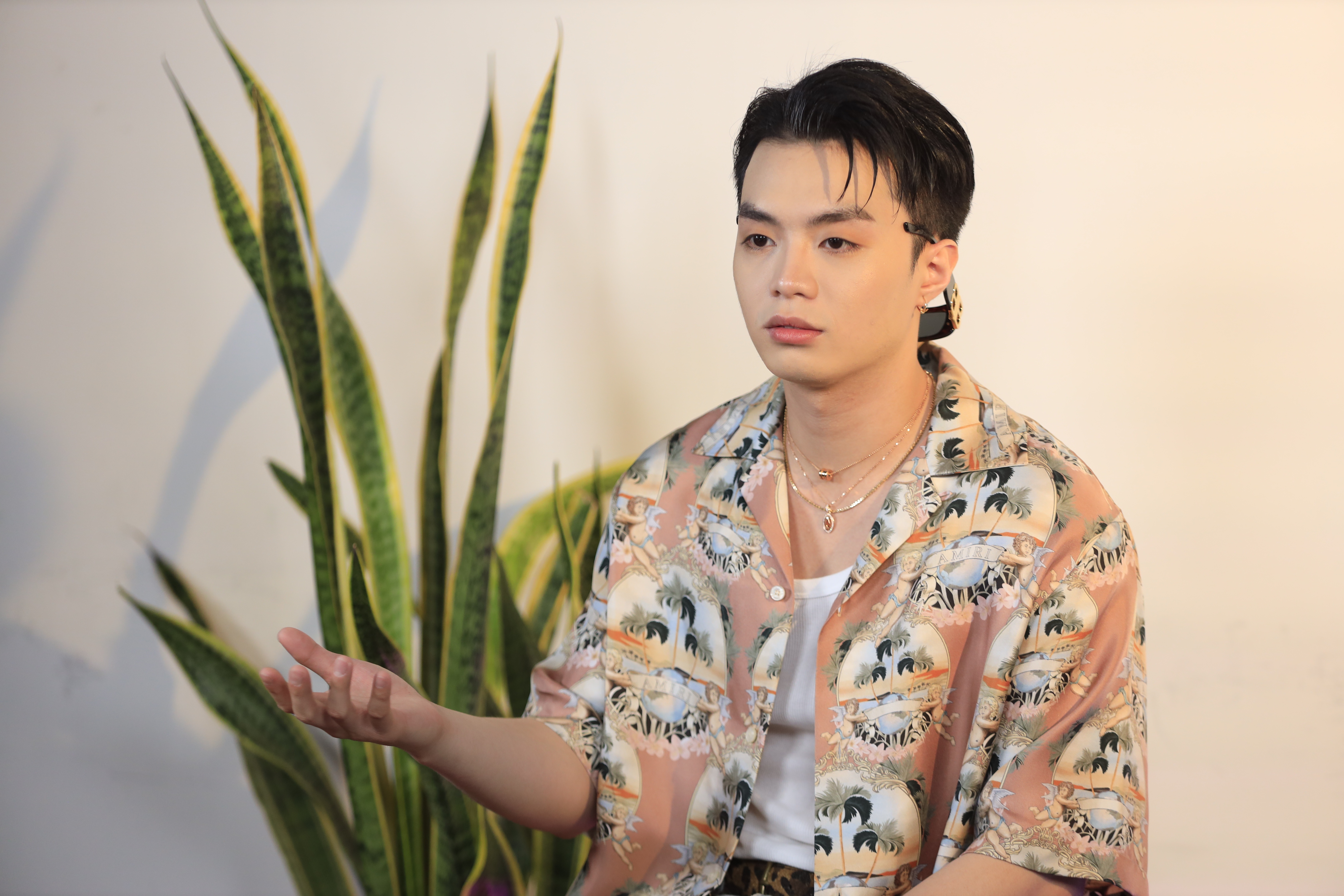 Rapper Negav gây sốt: "Cậu ấm" ở nhà thuê, được Trường Giang nâng đỡ