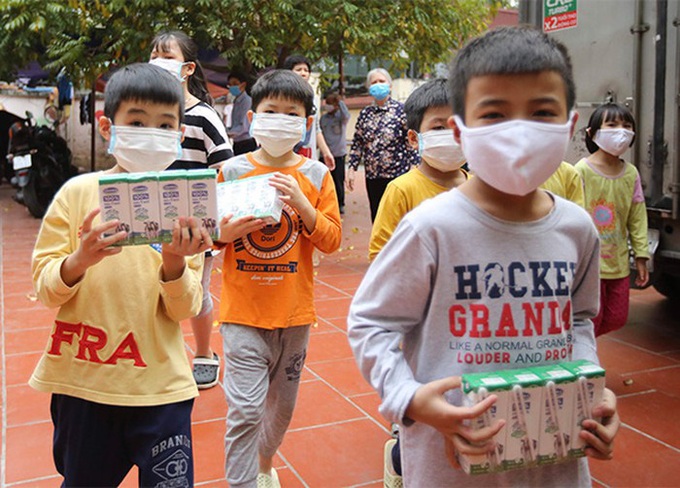Quỹ sữa Vươn cao Việt Nam: Chính lúc này, trẻ em khó khăn đang cần chúng ta nhất - Ảnh 6. Quỹ sữa Vươn cao Việt Nam: Chính lúc này, trẻ em khó khăn đang cần chúng ta nhất - Ảnh 6.
