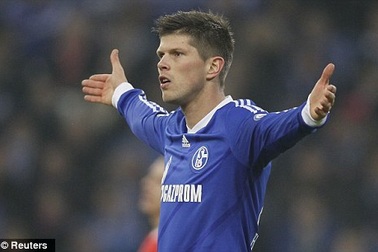 Arsenal vỡ mộng chiêu mộ “thợ săn” Huntelaar