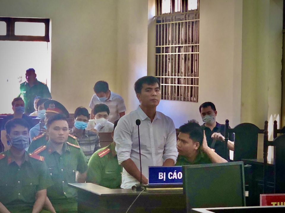 Thanh niên nhận án tù vì chửi lãnh đạo huyện trên mạng xã hội - 1 Thanh niên nhận án tù vì chửi lãnh đạo huyện trên mạng xã hội - 1