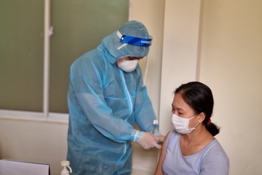 Đà Nẵng: 7 người gặp phản ứng sau tiêm vắc xin Covid-19