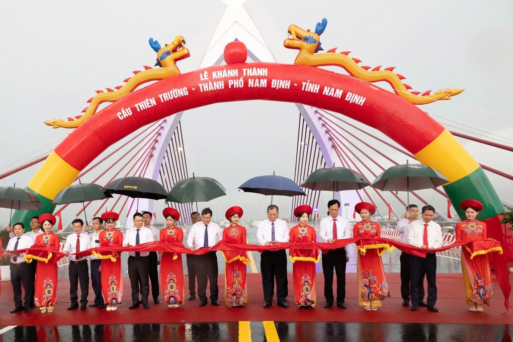 Khánh thành cầu Thiên Trường, biểu tượng mới của TP Nam Định - 1 Khánh thành cầu Thiên Trường, biểu tượng mới của TP Nam Định - 1