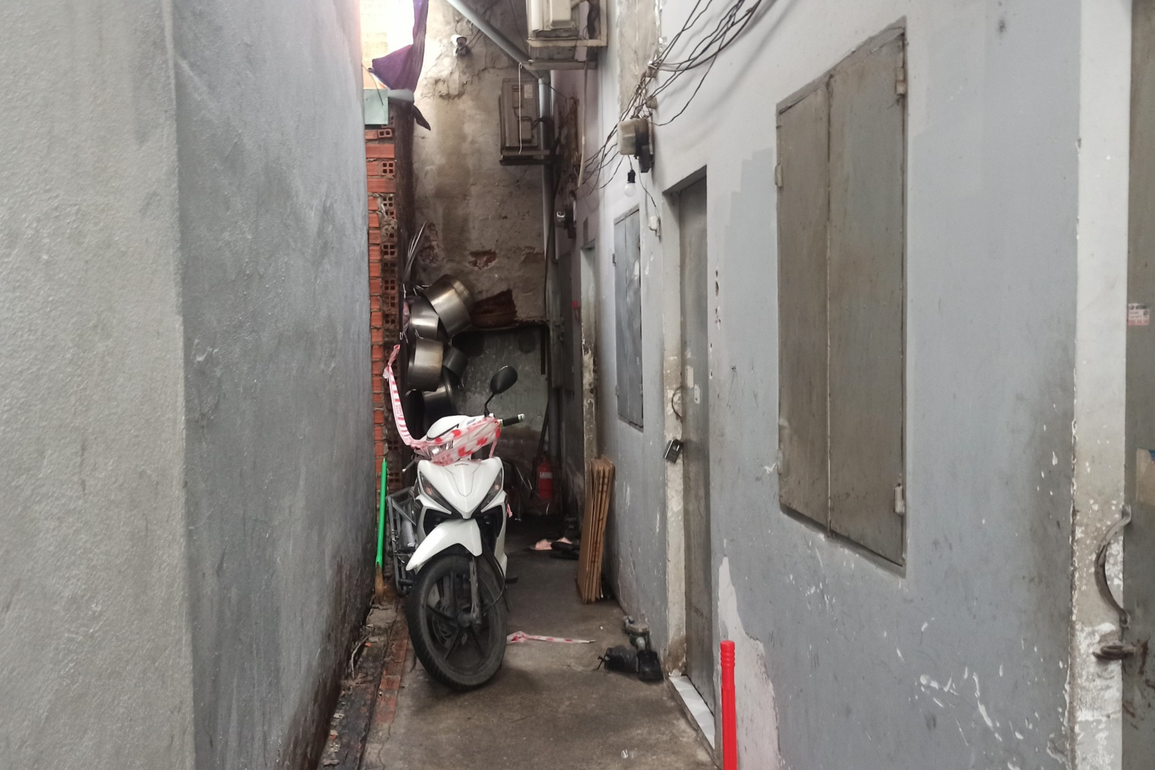 Nóng: Phát hiện 3 người chết, 1 người nguy kịch trong nhà trọ ở TPHCM - 2