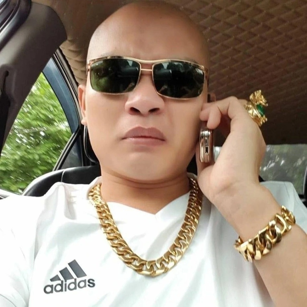 Khoe tiền, văng tục: Giang hồ mạng được tung hô, cảnh báo lệch chuẩn - 1 Khoe tiền, văng tục: Giang hồ mạng được tung hô, cảnh báo lệch chuẩn - 1