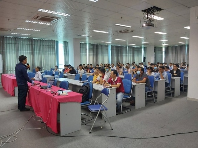 Tập huấn an toàn lao động cho các doanh nghiệp.