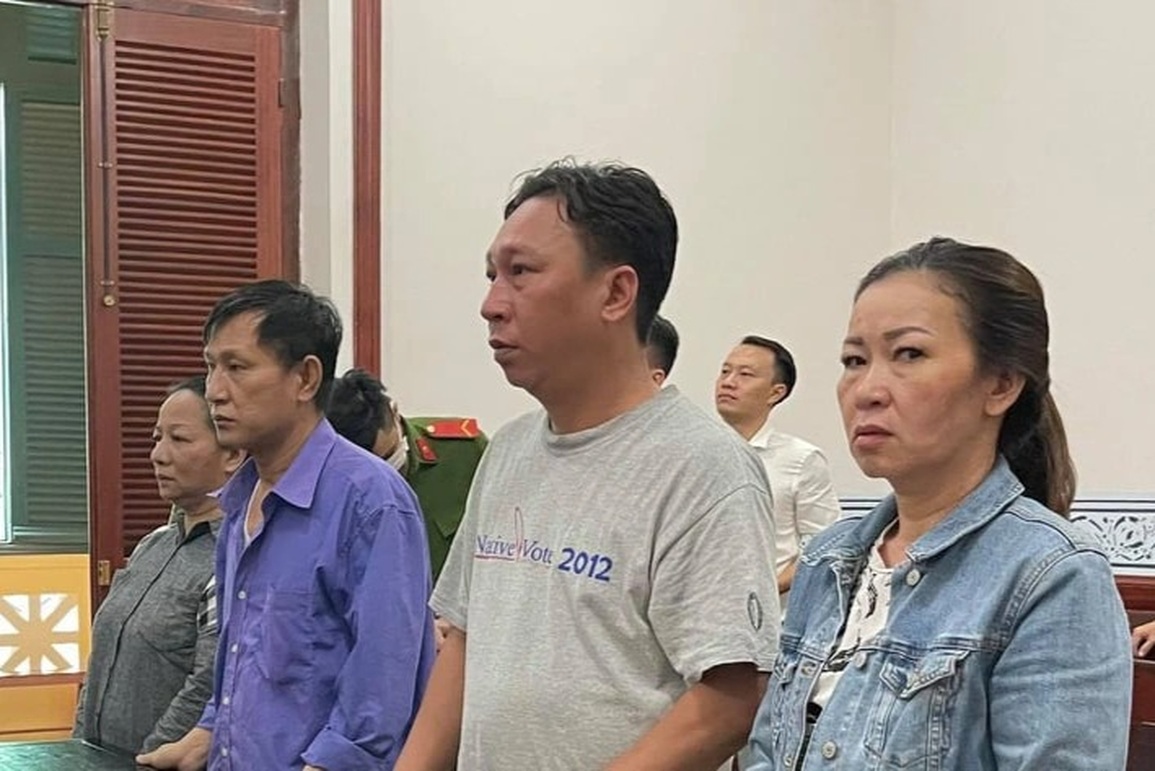 Cựu cán bộ công an nhận tiền để lo cho kẻ trộm... không bị bắt - 1 Cựu cán bộ công an nhận tiền để lo cho kẻ trộm... không bị bắt - 1
